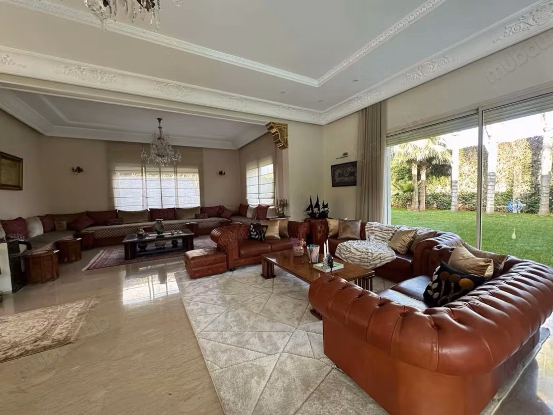 Fabulous house for sale in Californie. 4 comfortable rooms