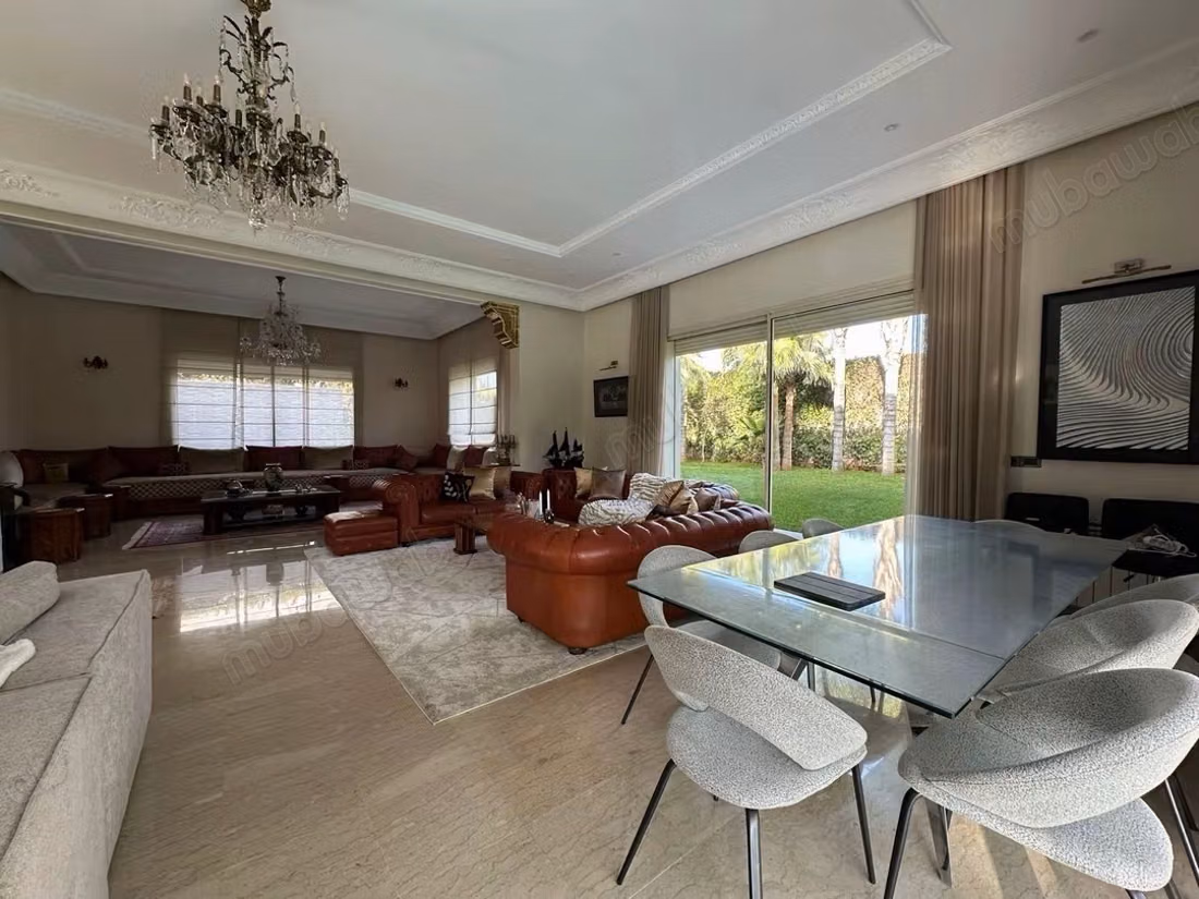 Fabulous house for sale in Californie. 4 comfortable rooms