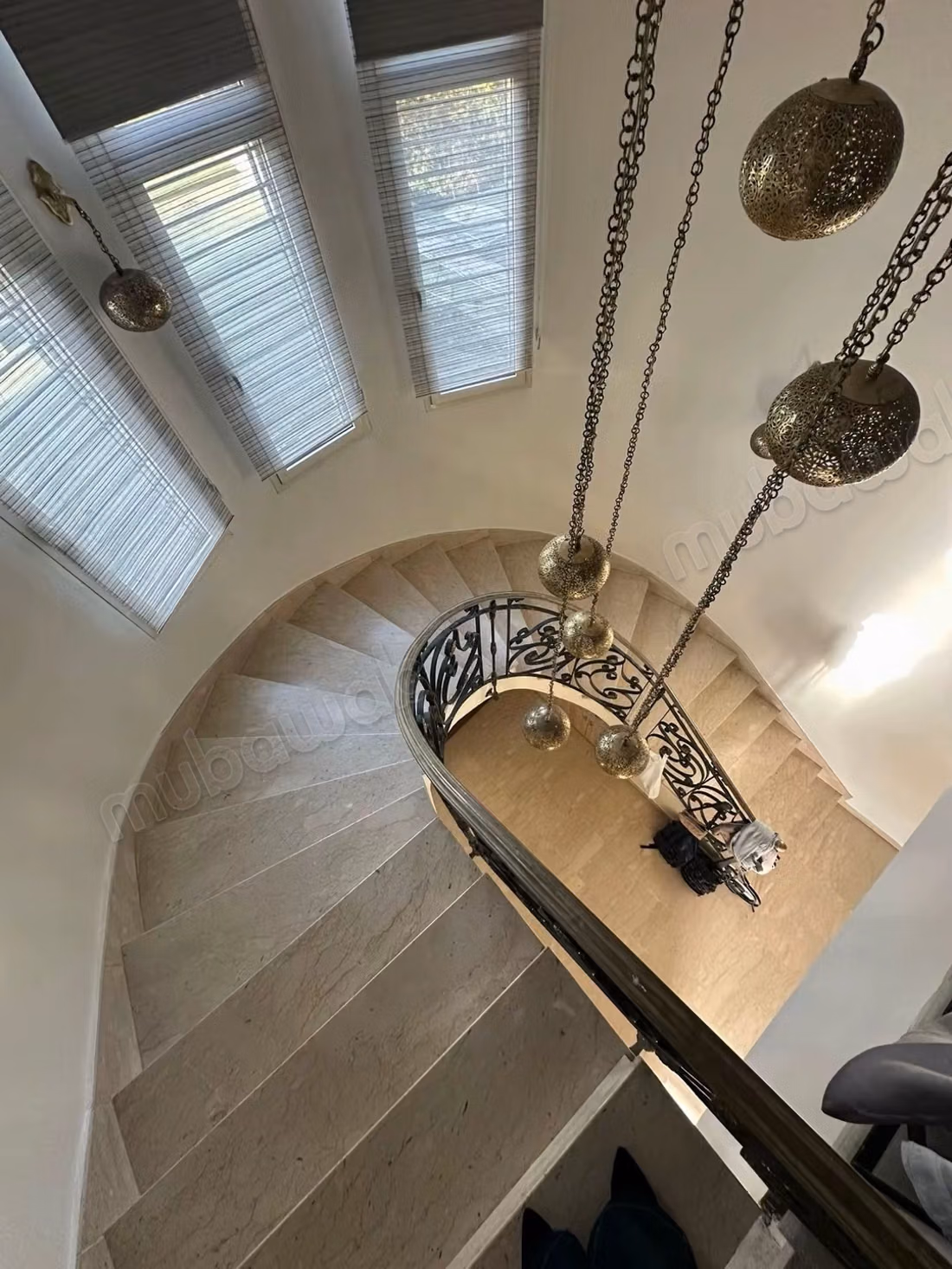 Fabulous house for sale in Californie. 4 comfortable rooms