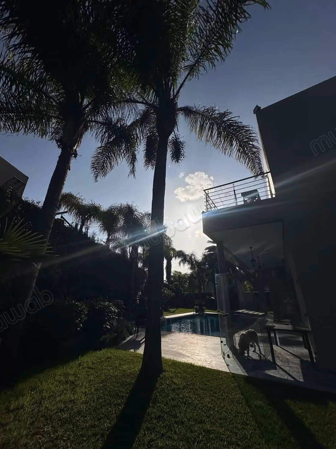 Fabulous house for sale in Californie. 4 comfortable rooms