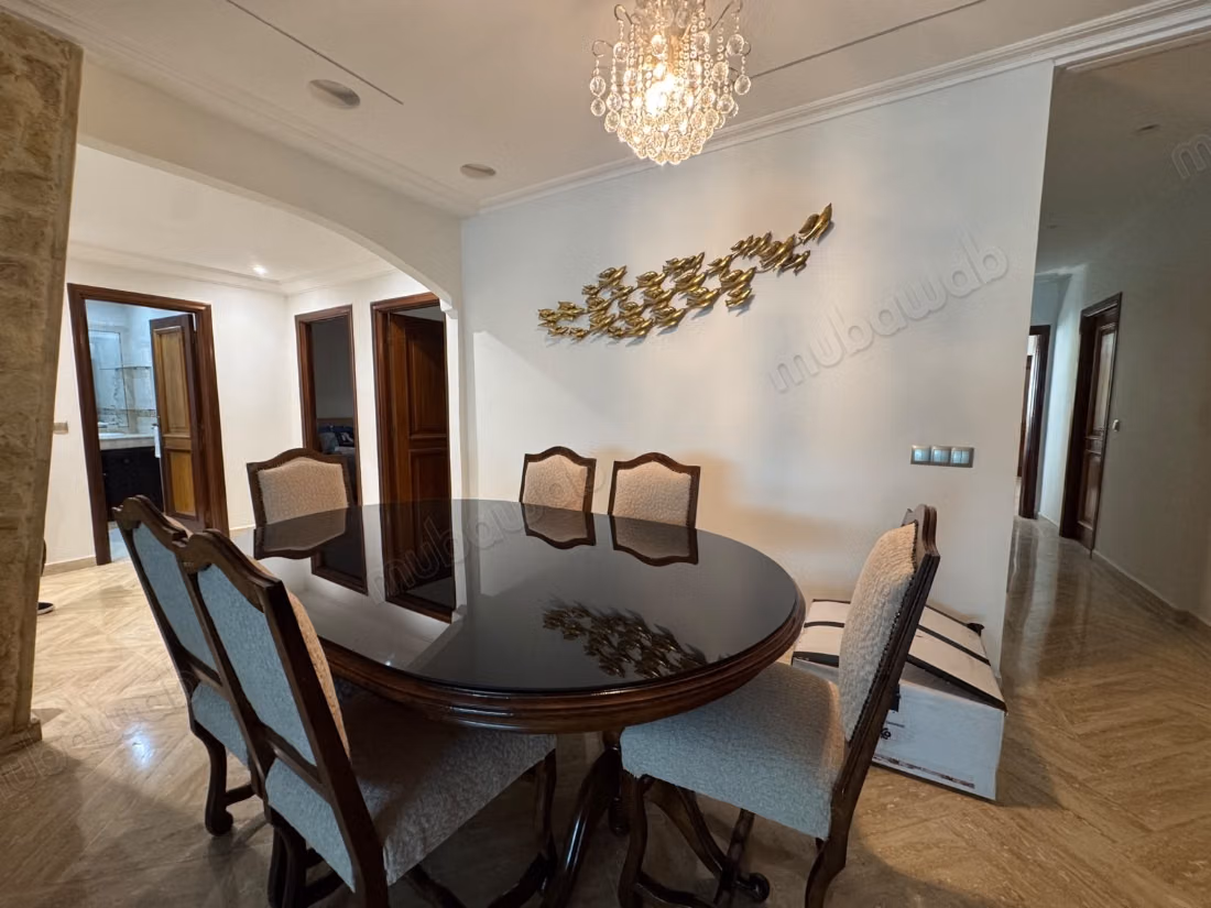 Appartement à louer à Racine. Superficie de 240 m²