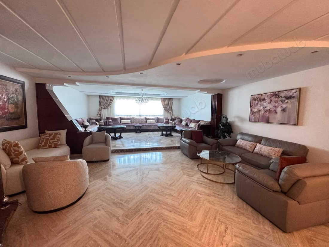 Appartement à louer à Racine. Superficie de 240 m²