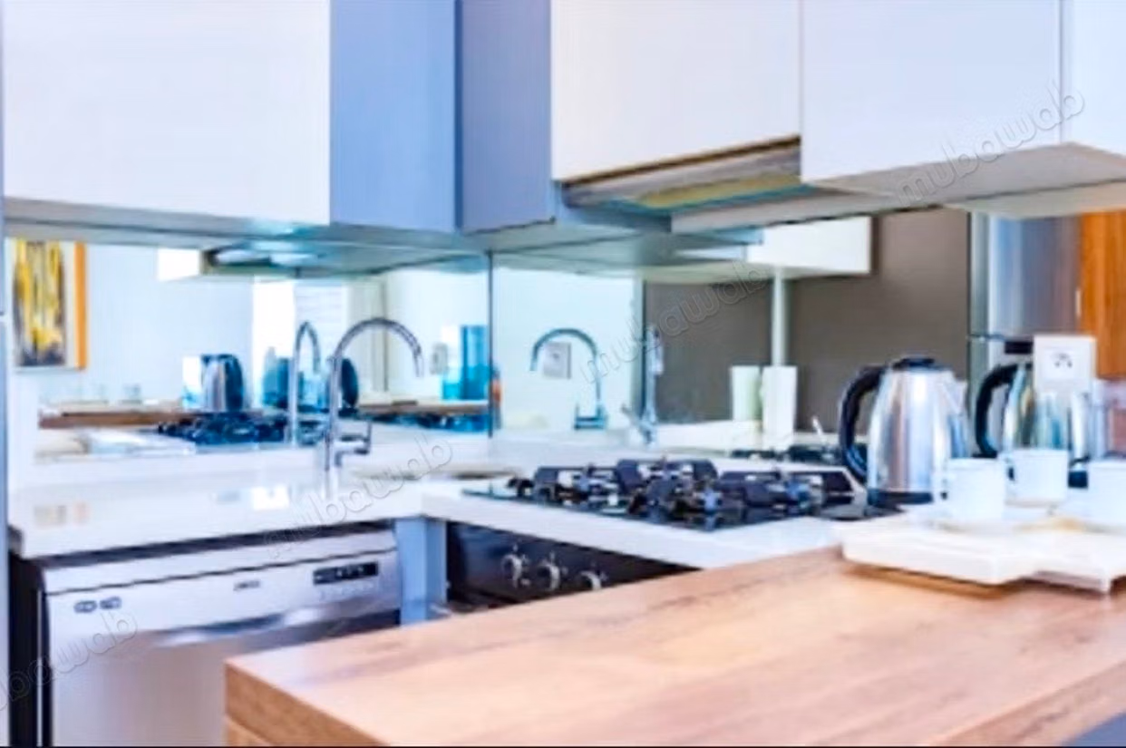 En Location Meublé: Magnifique Studio Meublé Jamais Habité au Coeur du quartier Gauthier