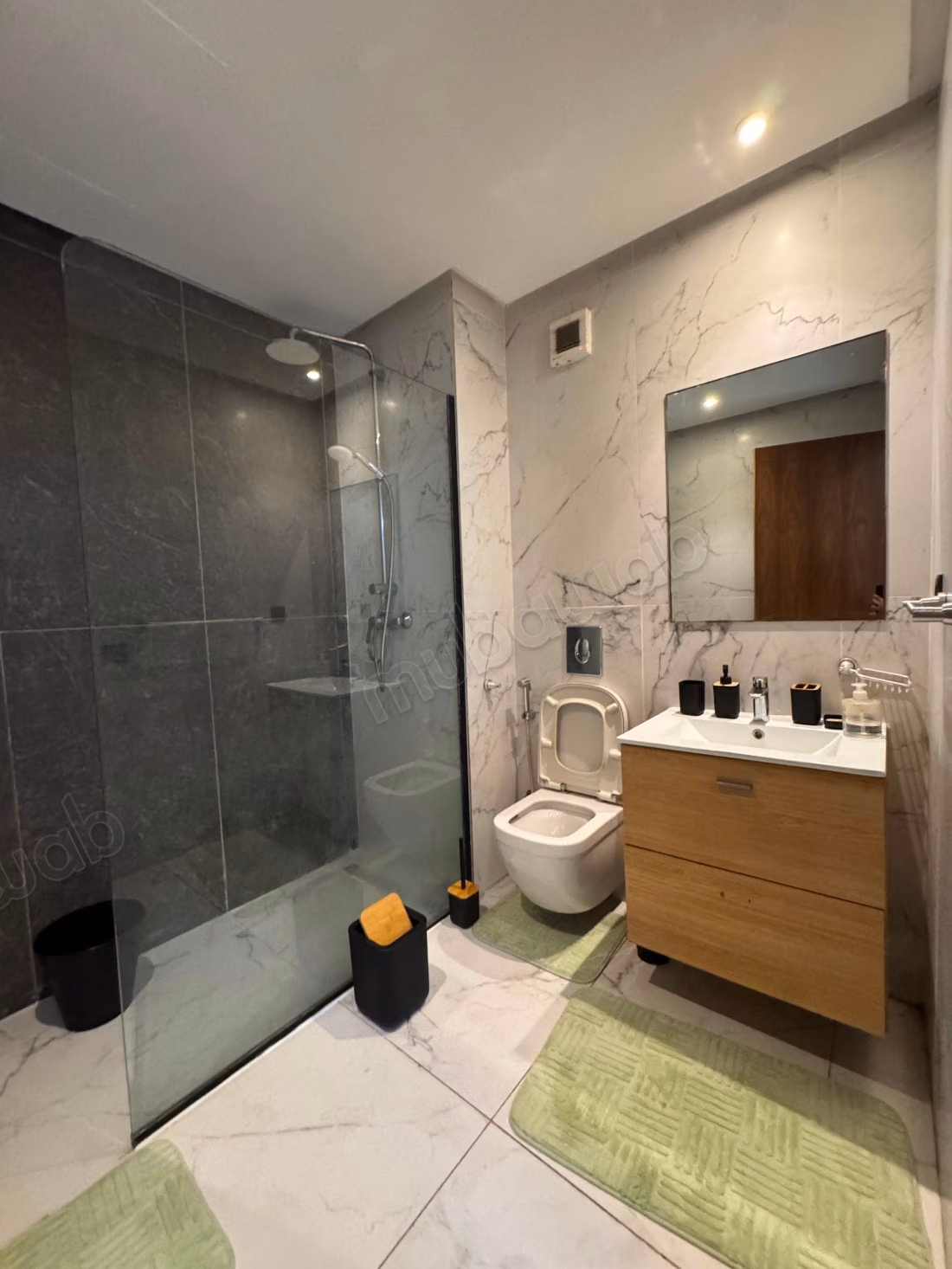 Bel appartement à louer dans la ville financière de Casablanca. Superficie 50 m². Cave