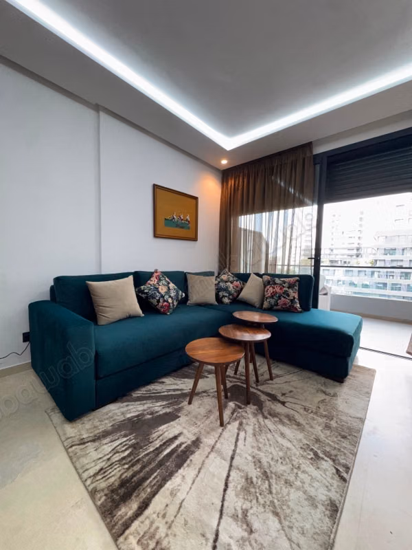 Bel appartement à louer dans la ville financière de Casablanca. Superficie 50 m². Cave