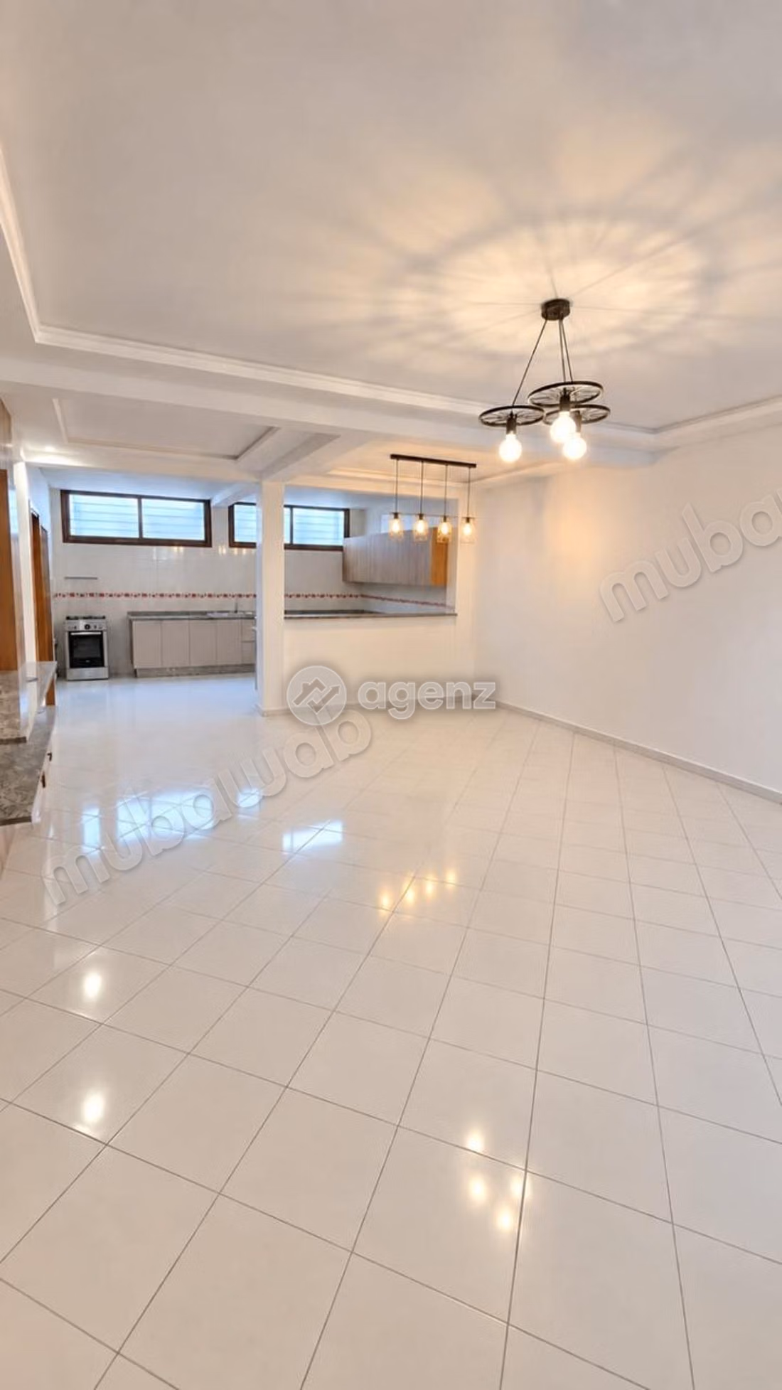 Duplex à vendre 214 m², 4 chambres 
Sidi Maarouf 
Casablanca
