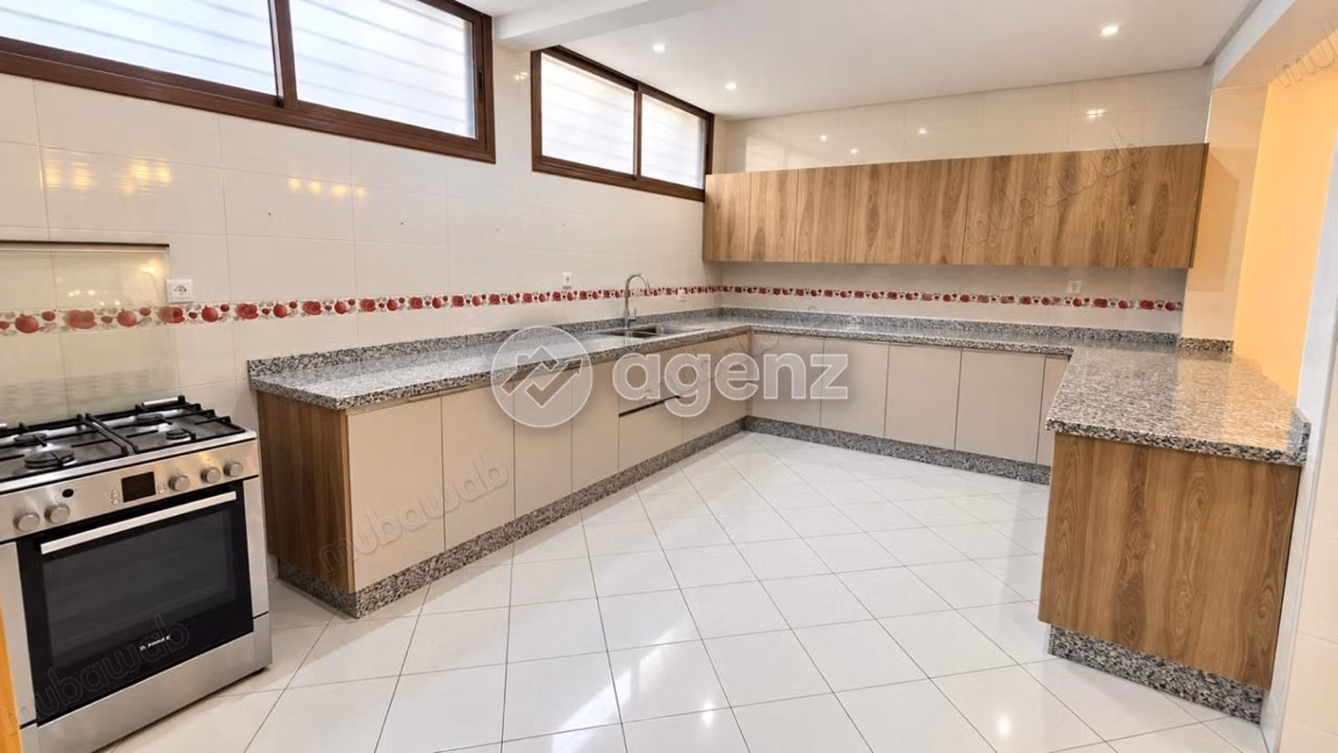 Duplex à vendre 214 m², 4 chambres 
Sidi Maarouf 
Casablanca