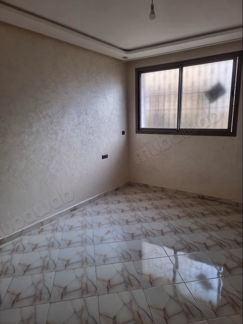 Appartement à louer à Al Wifaq. 1 Pièce. Vue sur mer et port...