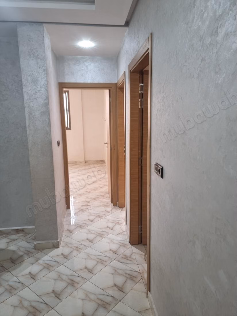 Appartement à louer à Al Wifaq. 1 Pièce. Vue sur mer et porte blindée