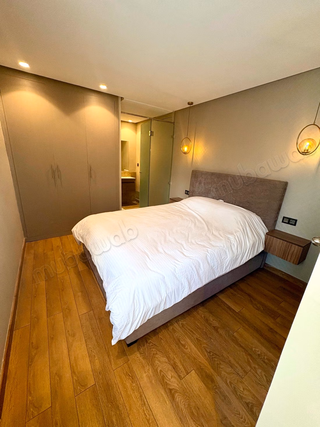 Te Huur Gemeubileerd: Magnifiek Studio Te Huur Gemeubileerd Nieuw Nooit Bewoond in het Hart van de Bourgogne Wijk