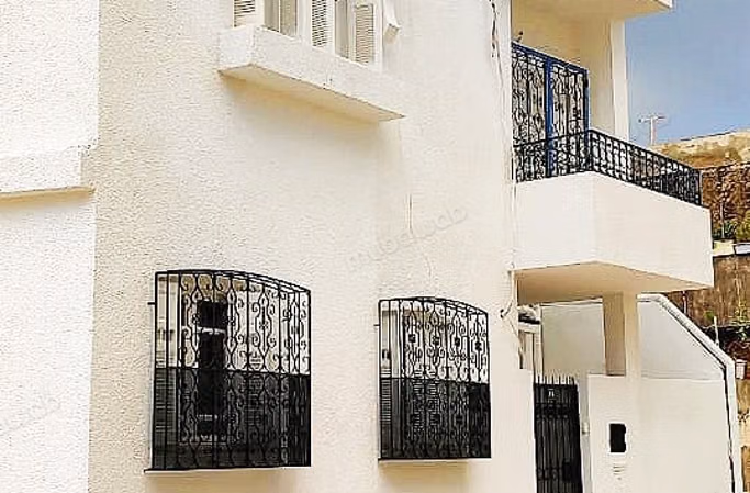 Casa in vendita a Ibn Sina. 4 camere confortevoli. Residenza sicura