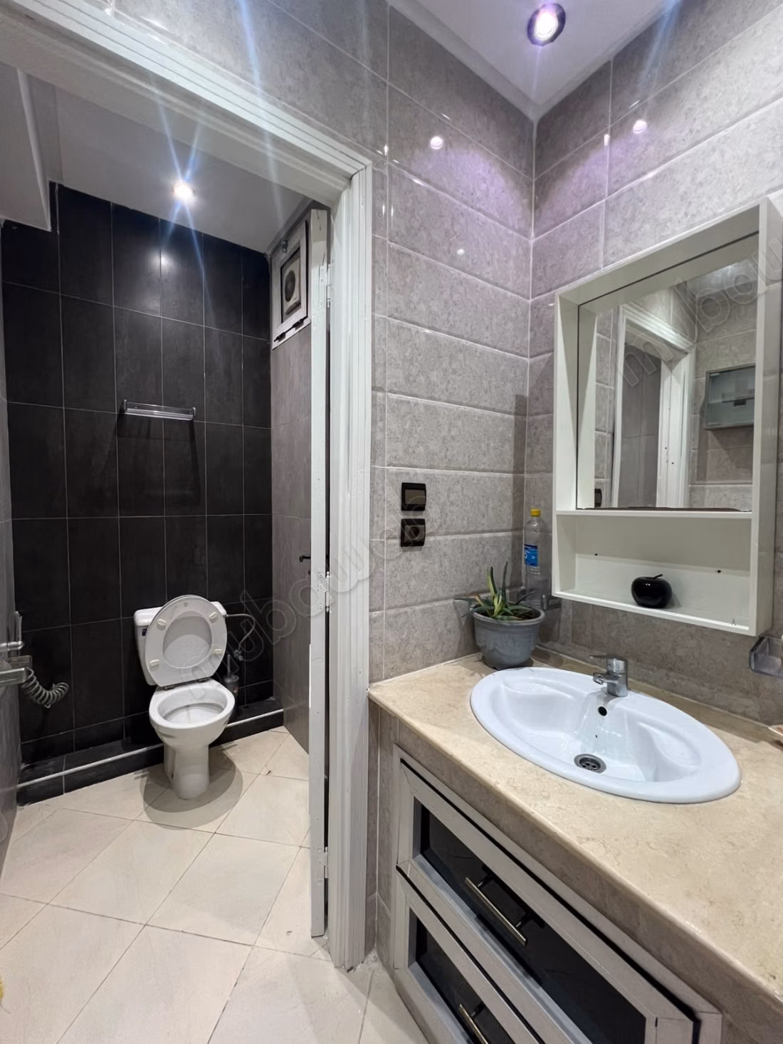 Beautiful furnished apartment for sale in La Ville Haute. Total area 168 m². Traditional Moroccan living room, secured residence