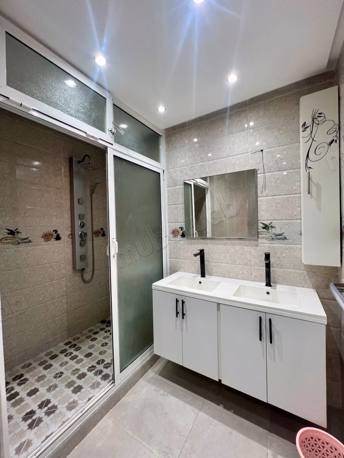 Beautiful furnished apartment for sale in La Ville Haute. Total area 168 m². Traditional Moroccan living room, secured residence