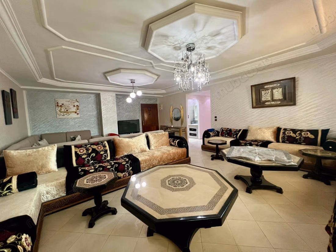 Beautiful furnished apartment for sale in La Ville Haute. Total area 168 m². Traditional Moroccan living room, secured residence