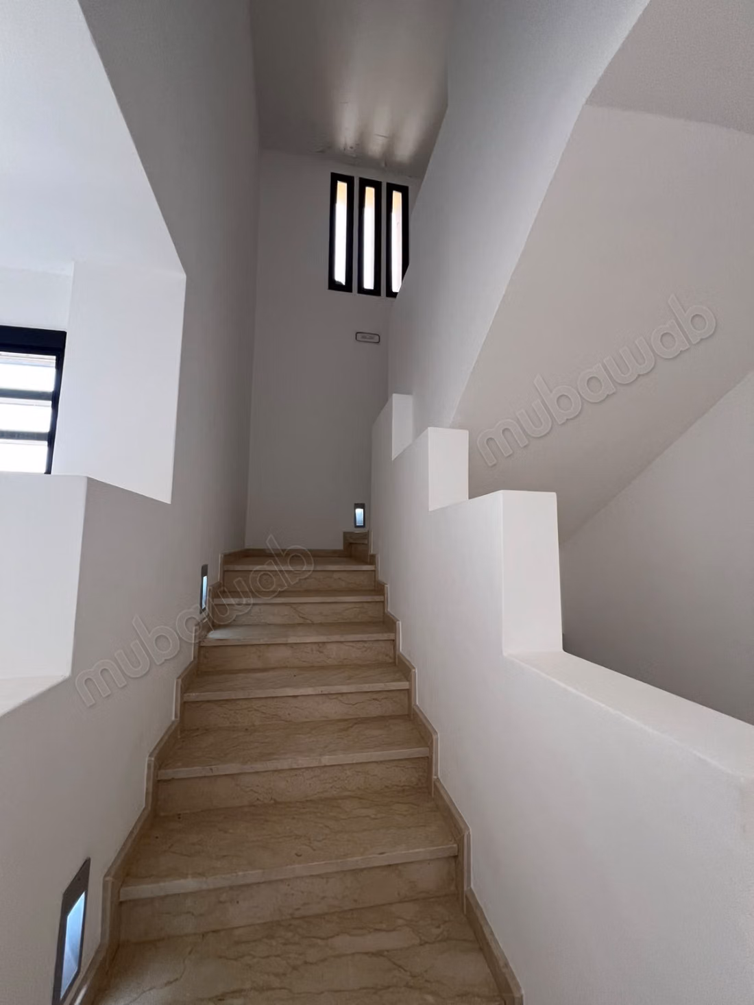 Al Maaden: Villa for sale semi-furnished, 3 Rooms, 1 Room