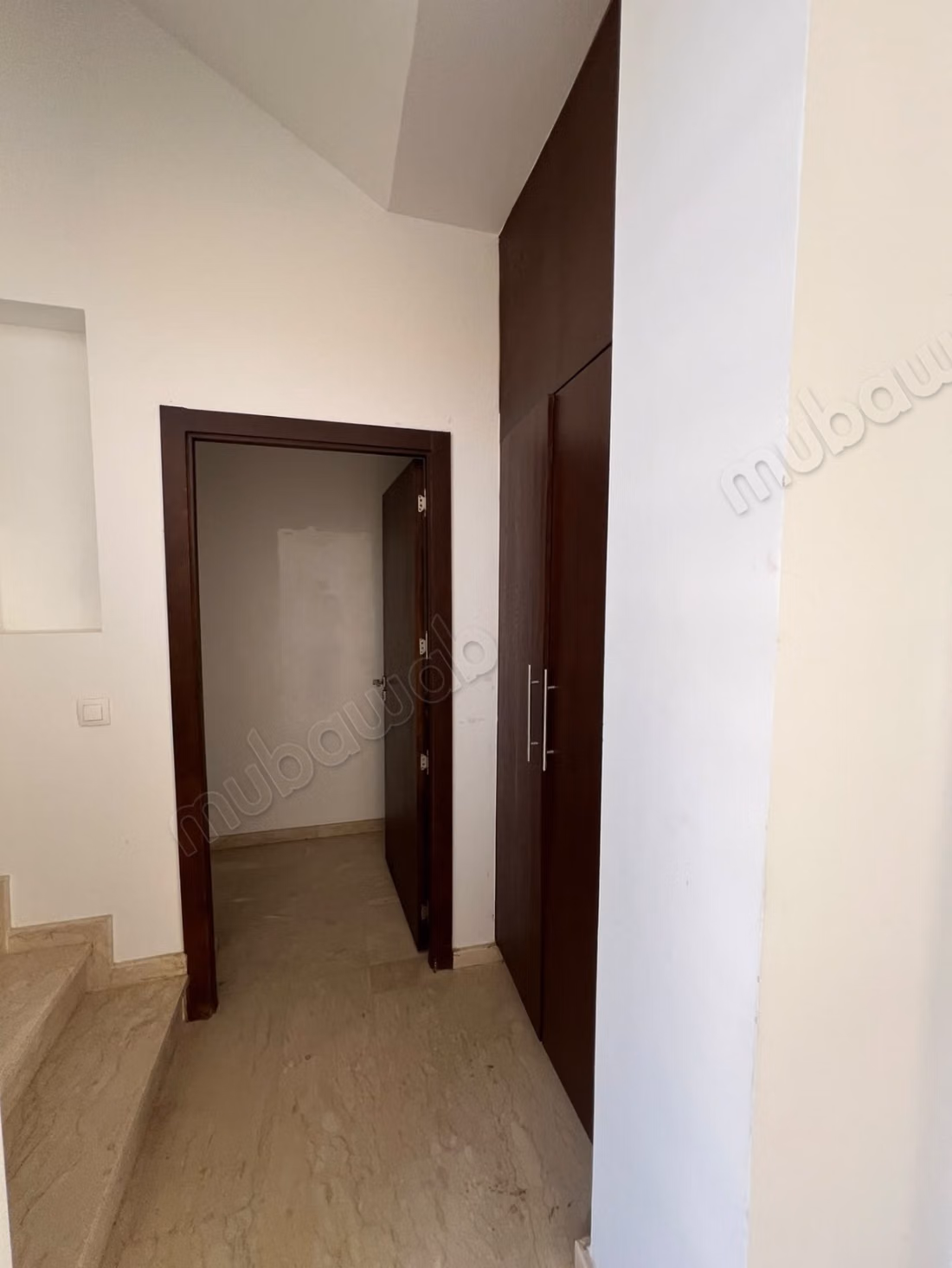 Al Maaden: Villa for sale semi-furnished, 3 Rooms, 1 Room