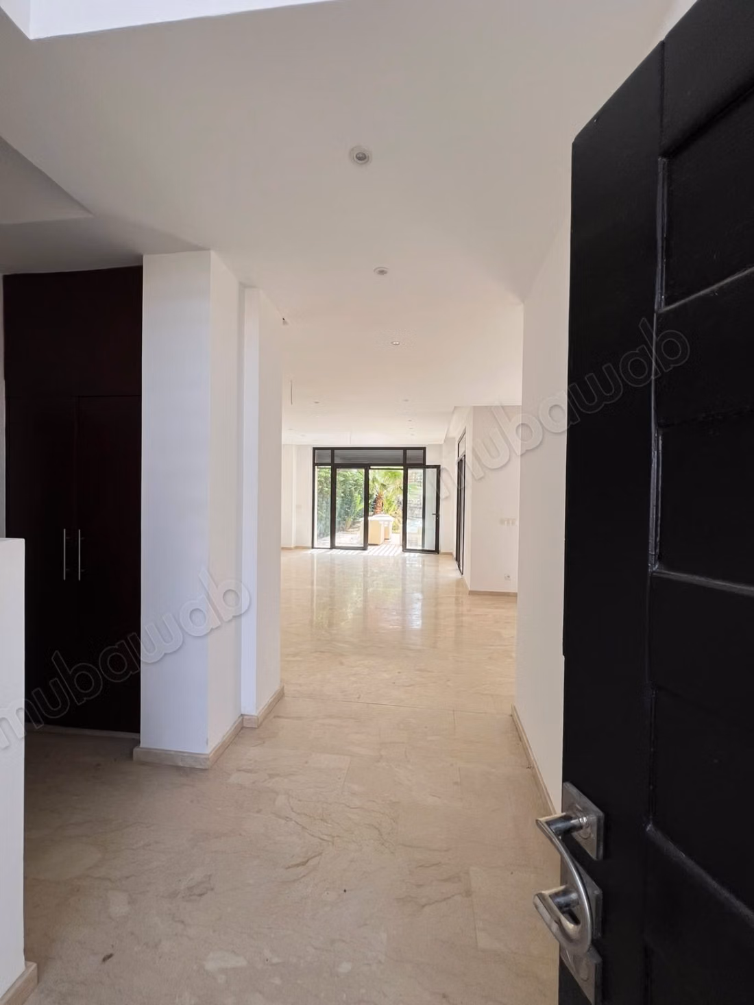Al Maaden: Villa for sale semi-furnished, 3 Rooms, 1 Room