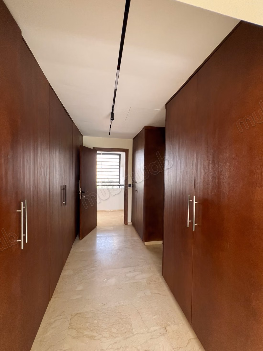 Al Maaden: Villa for sale semi-furnished, 3 Rooms, 1 Room