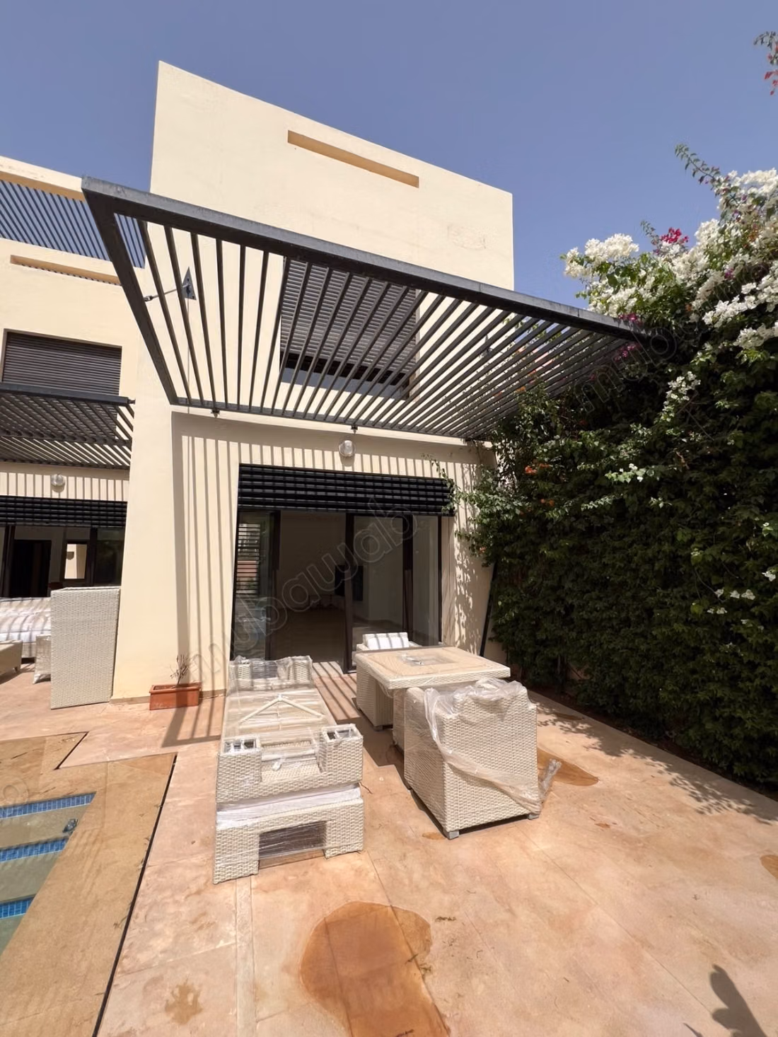Al Maaden: Villa for sale semi-furnished, 3 Rooms, 1 Room