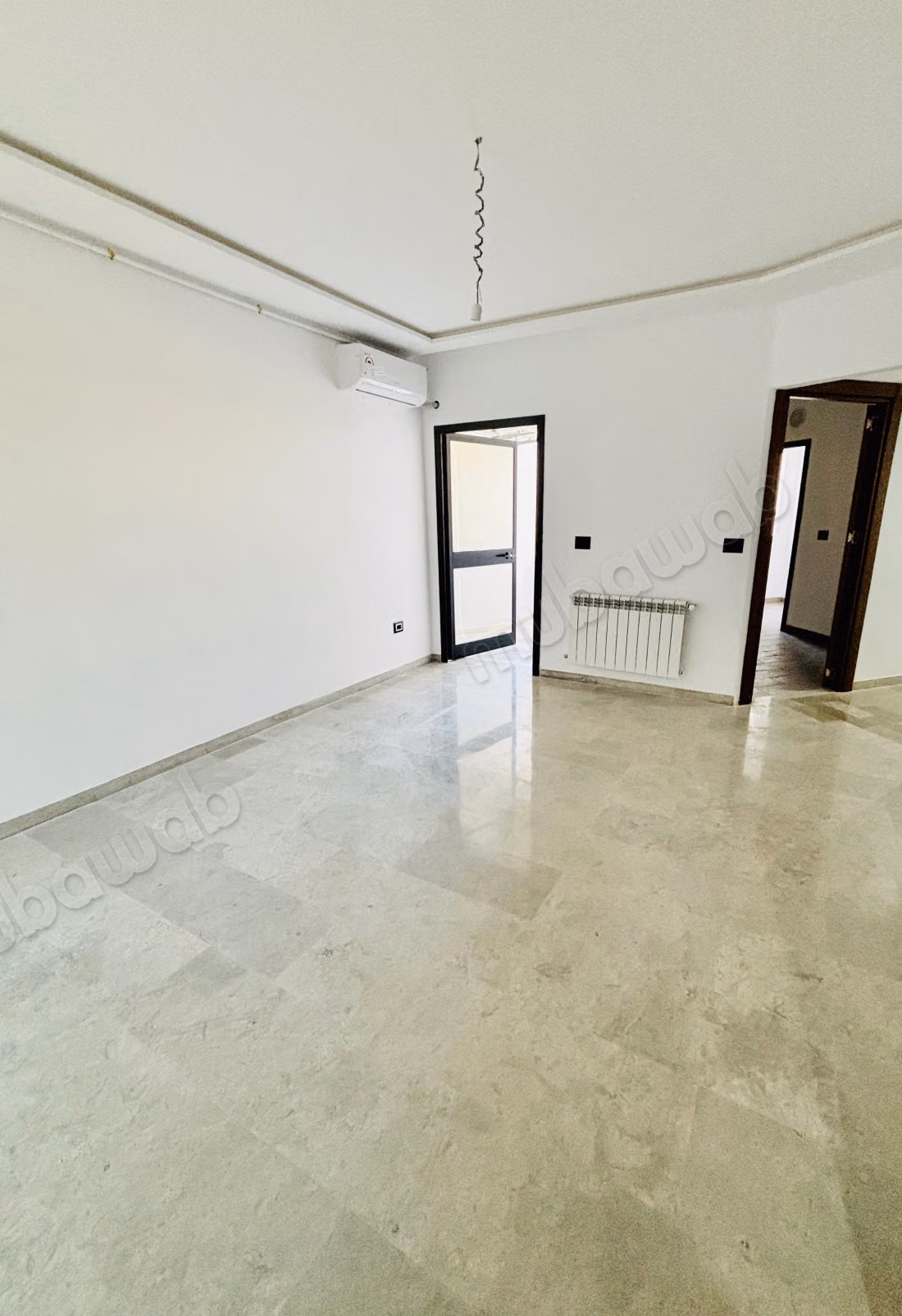 Louez cet appartement à Ariana Essoghra. 
Surface totale 69 m². 
Service de concierge et climatisation