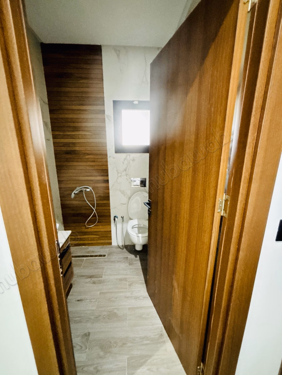 Louez cet appartement à Ariana Essoghra. 
Surface totale 69 m². 
Service de concierge et climatisation