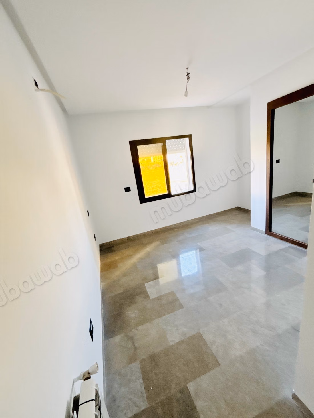 Louez cet appartement à Ariana Essoghra. 
Surface totale 69 m². 
Service de concierge et climatisation