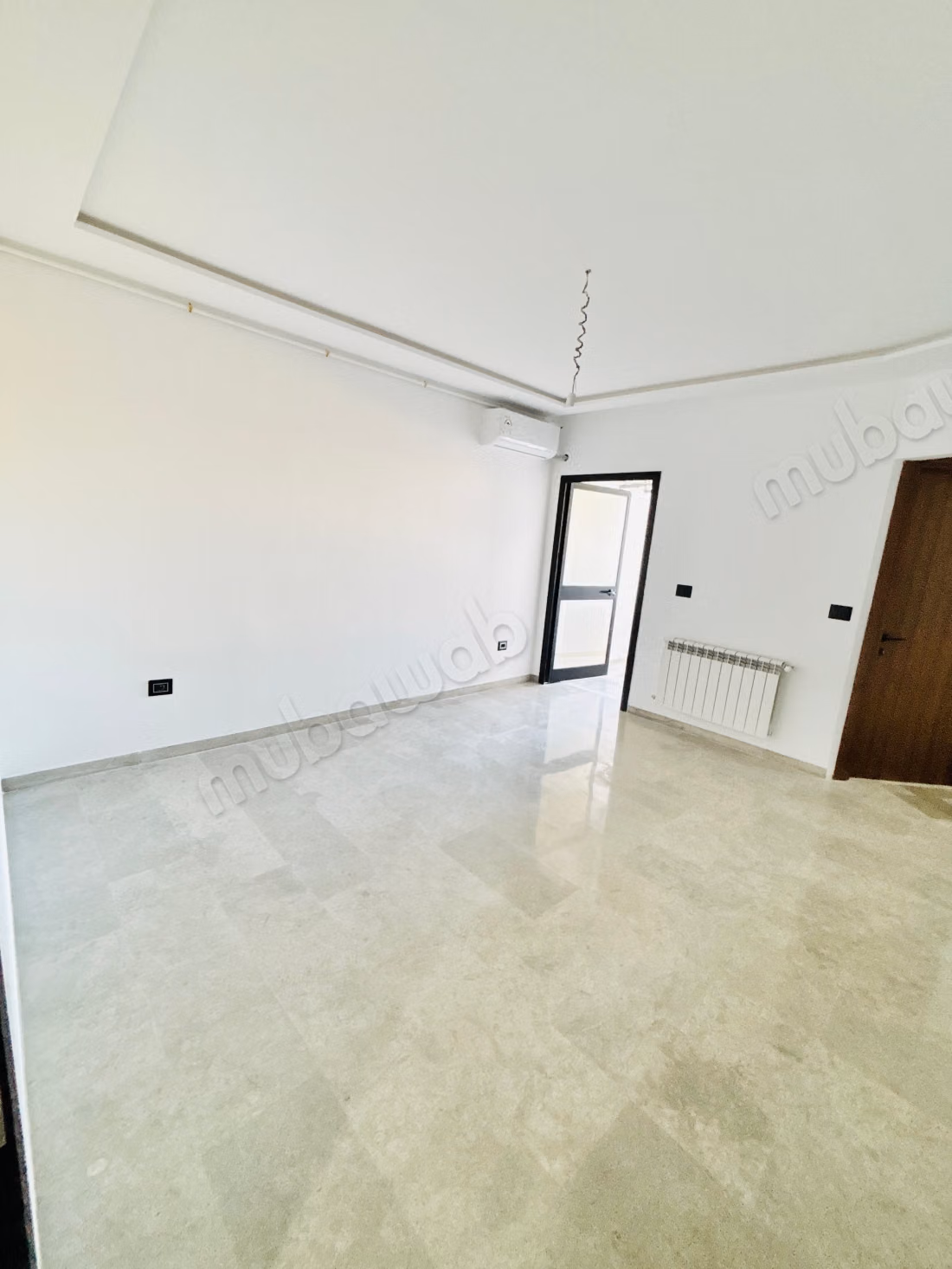 Louez cet appartement à Ariana Essoghra. 
Surface totale 69 m². 
Service de concierge et climatisation