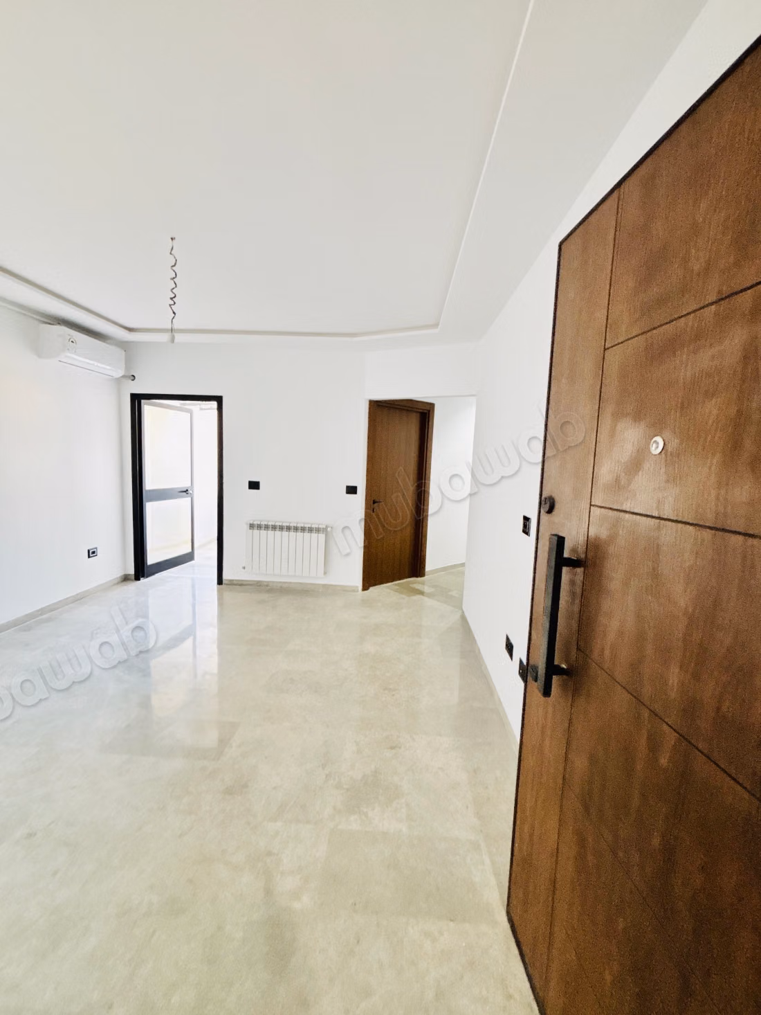 Louez cet appartement à Ariana Essoghra. 
Surface totale 69 m². 
Service de concierge et climatisation