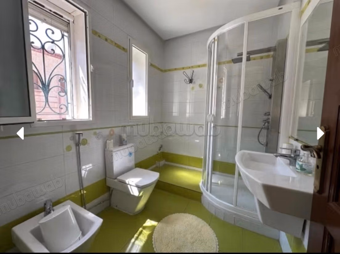 Somptueuse maison à vendre à Laymoune. 
Surface de 400 m². 
Air conditionné et cheminée
