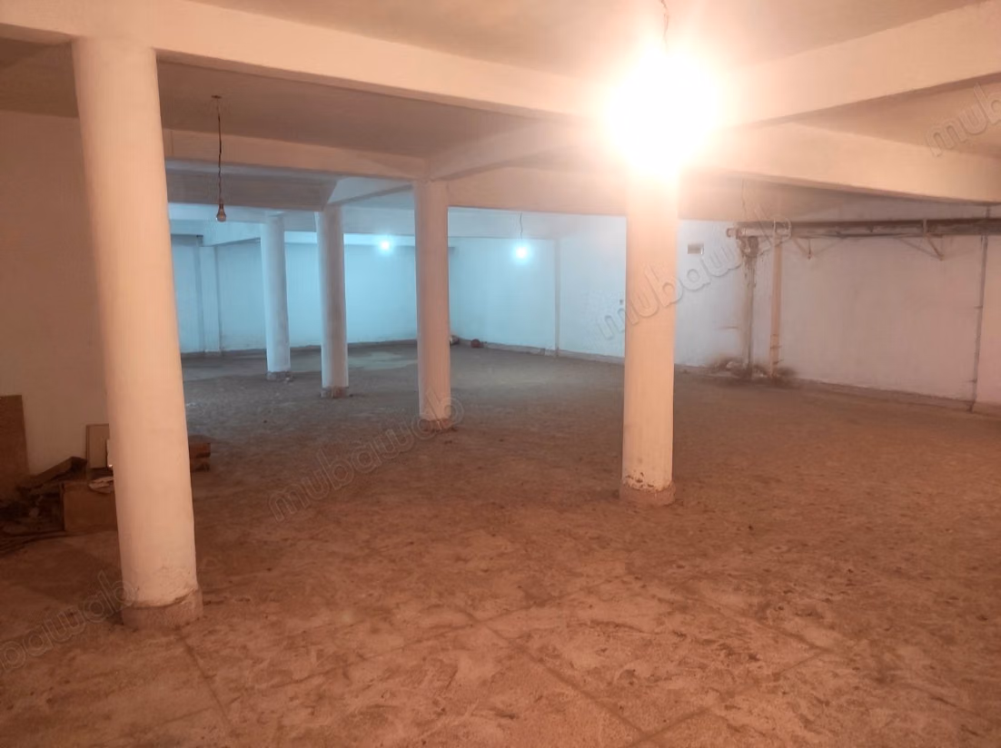 Louez ce local commercial à Hay Hassani.
Surface de 160 m²