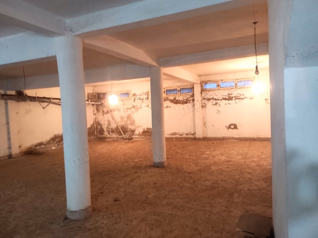Louez ce local commercial à Hay Hassani.
Surface de 160 m²