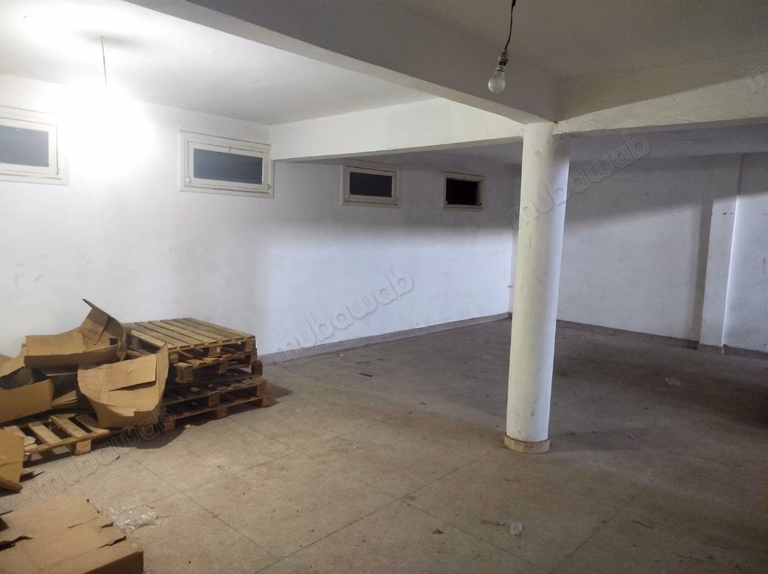 Louez ce local commercial à Hay Hassani.
Surface de 160 m²