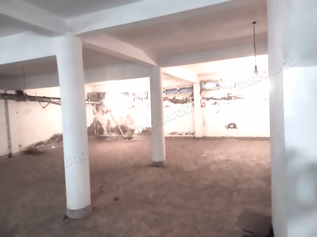 Louez ce local commercial à Hay Hassani.
Surface de 160 m²