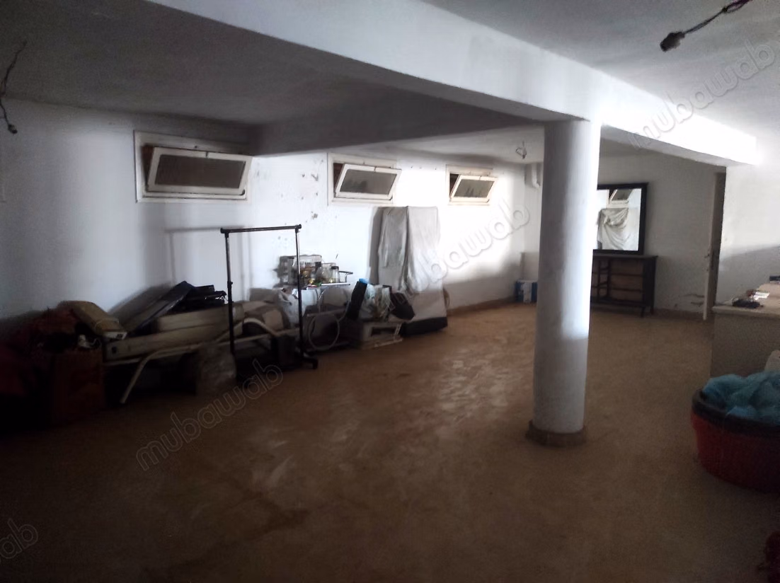 Louez ce local commercial à Hay Hassani.
Surface de 160 m²