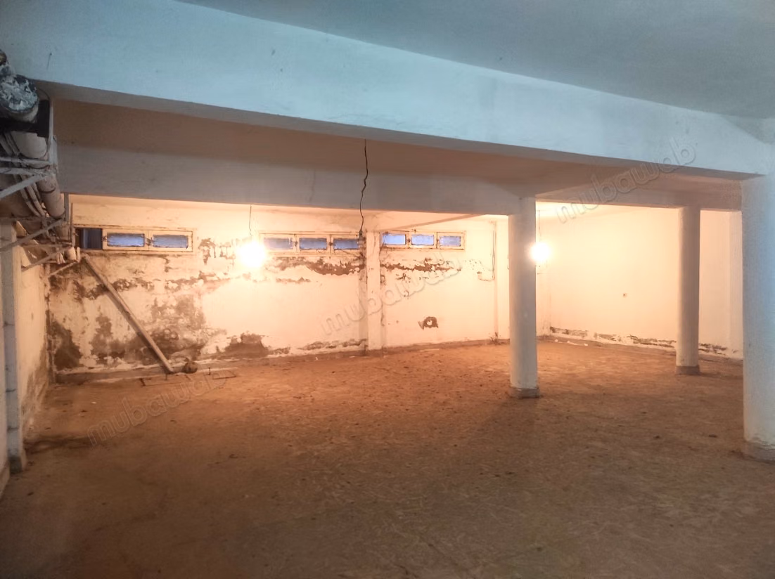 Louez ce local commercial à Hay Hassani.
Surface de 160 m²