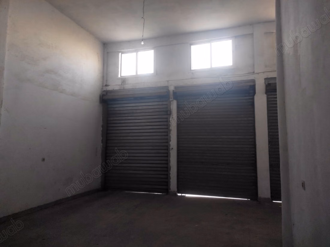 Louez ce local commercial à Hay Hassani.
Surface de 160 m²