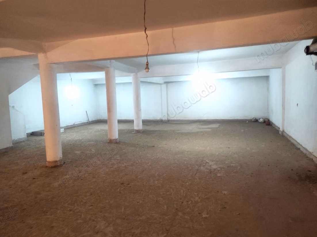 Louez ce local commercial à Hay Hassani.
Surface de 160 m²