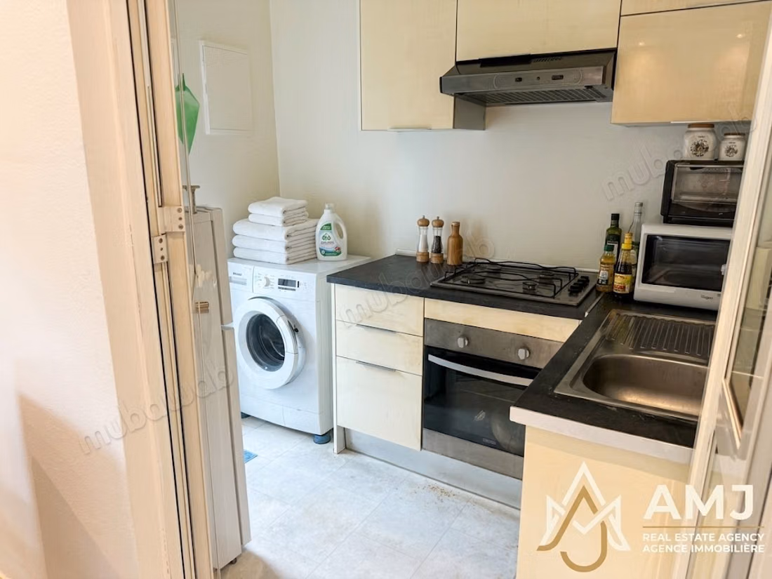 High standing furnished studio near Mers Sultan