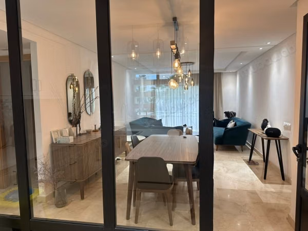 Bel appartement en location à El Menzeh. 3 pièces confortables. Bien meublé