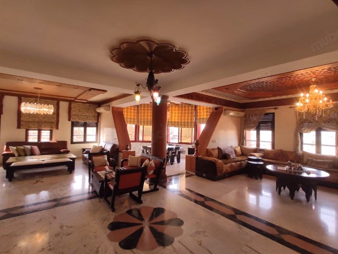 Apartment for sale in Victor Hugo. 3 comfortable rooms. Concierge service, air conditioning