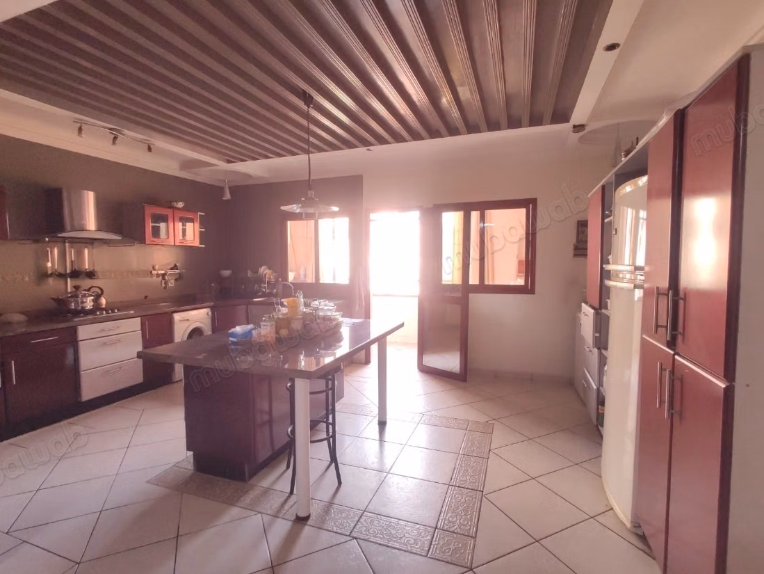Apartment for sale in Victor Hugo. 3 comfortable rooms. Concierge service, air conditioning