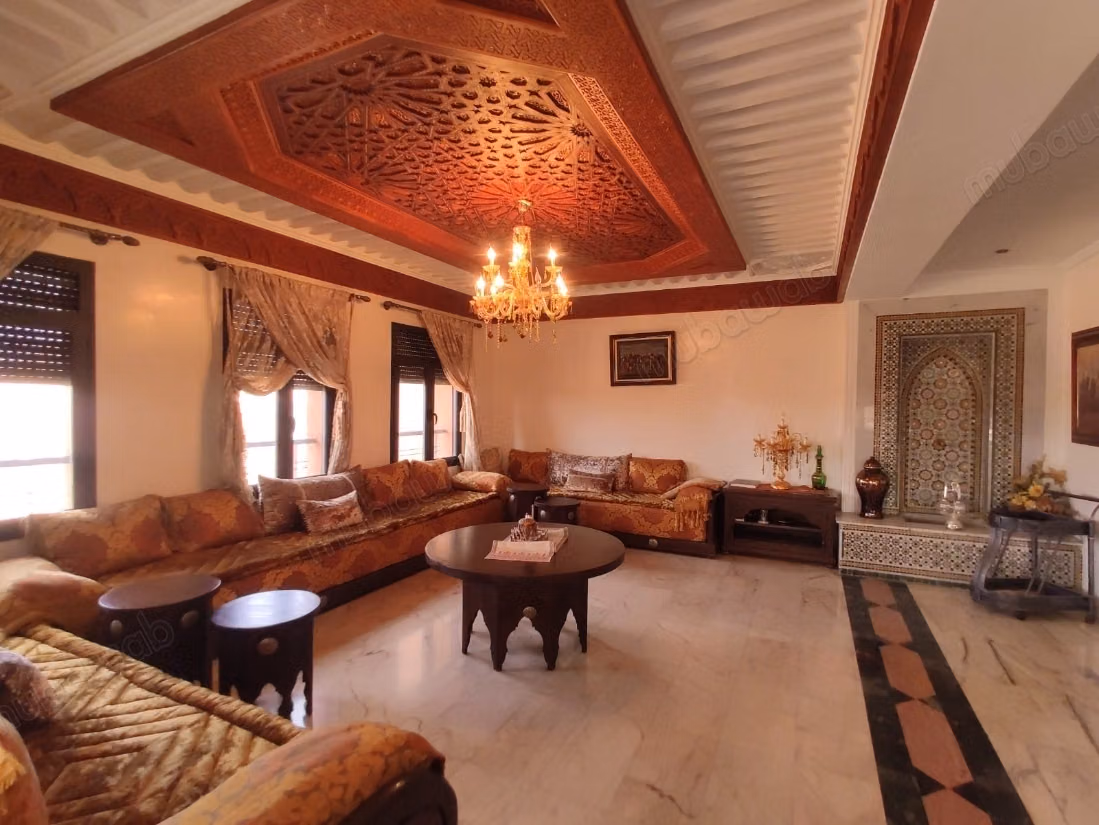 Apartment for sale in Victor Hugo. 3 comfortable rooms. Concierge service, air conditioning