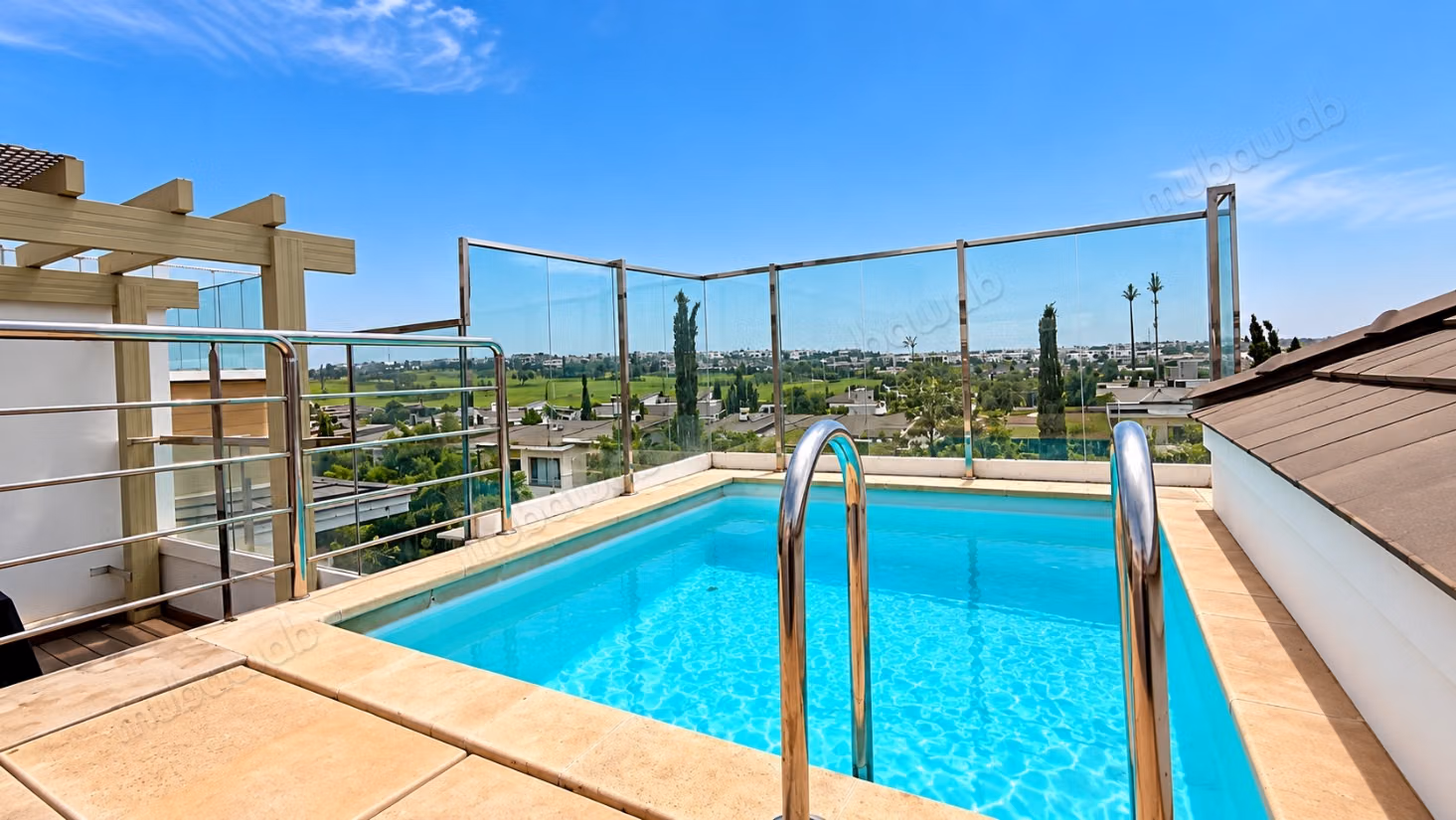 Appartement meublé neuf avec piscine privée sur le toit – Ville Verte