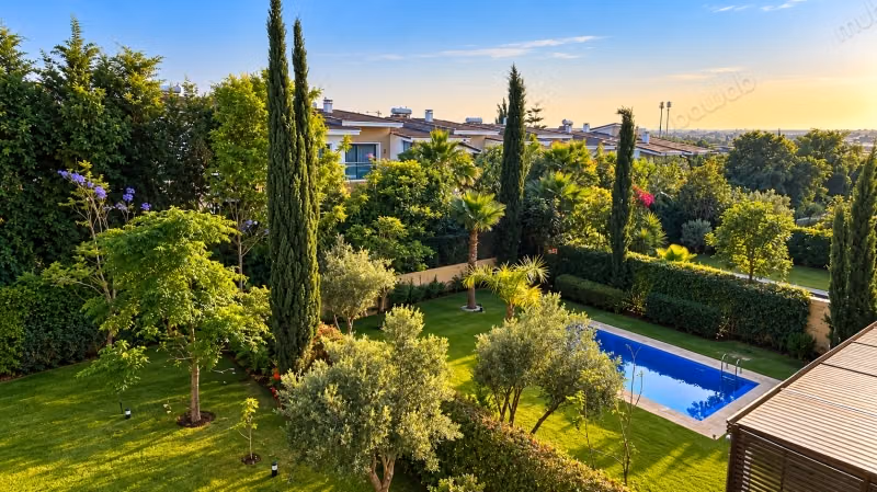 Newly Furnished Apartment with Private Rooftop Pool - Green City