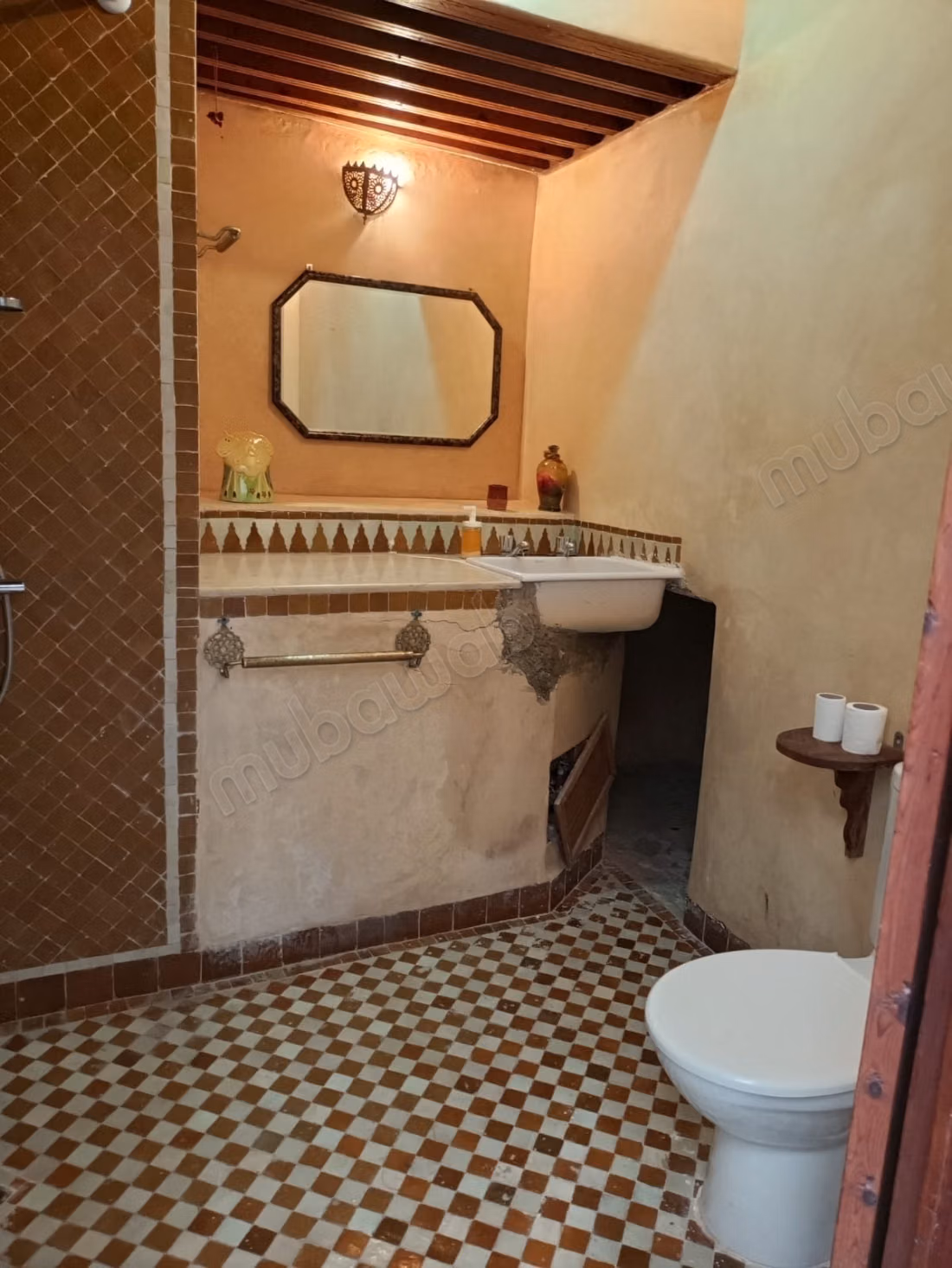 Riad for sale in Talaa. 11 large rooms. Well furnished
