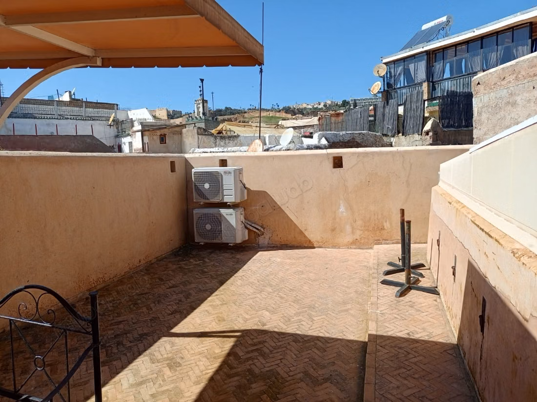 Riad for sale in Talaa. 11 large rooms. Well furnished