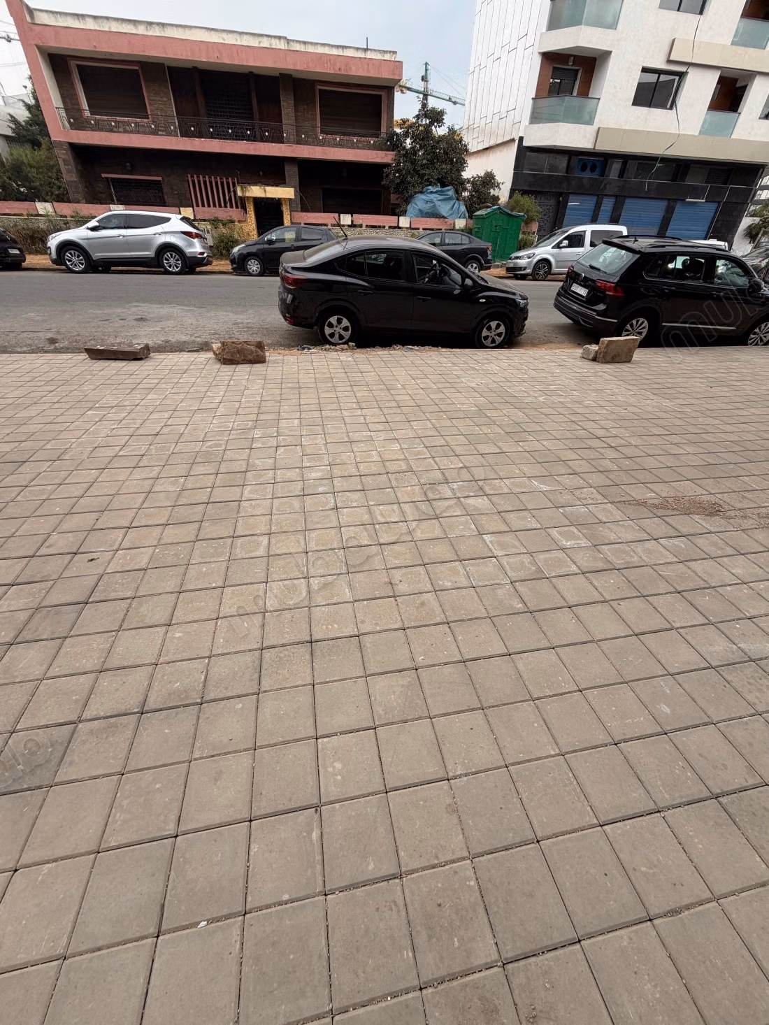 Commercial space for rent in Oasis. Area 43 m². Reinforced door, security