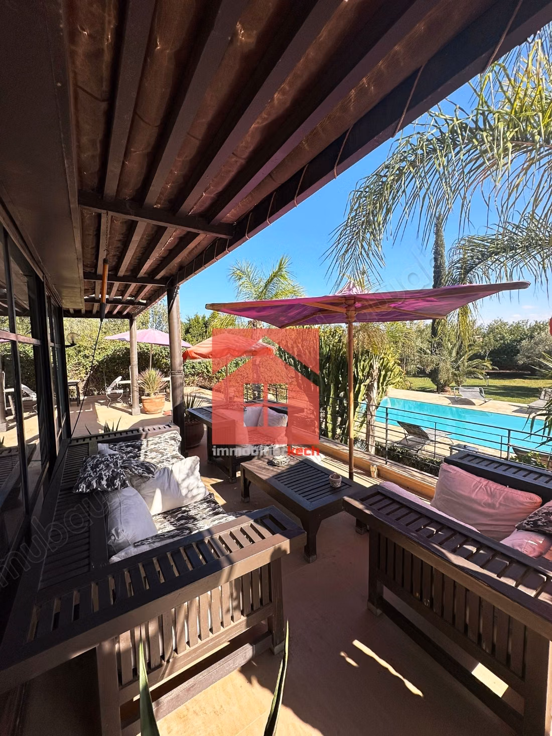 Stunning villa with pool and large garden