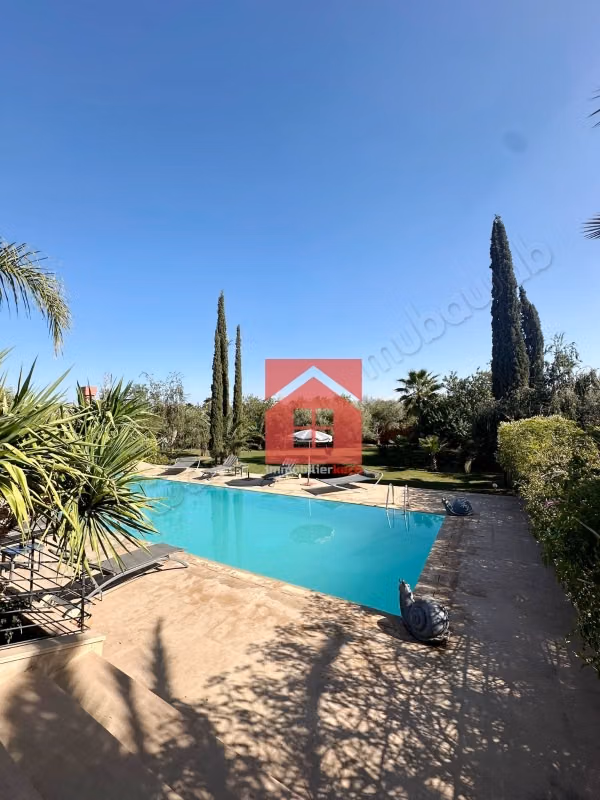 Stunning villa with pool and large garden