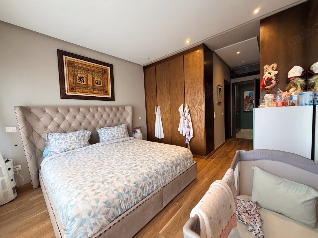 Stunning family apartment of 168 m² – 3 bedrooms – Gated residence